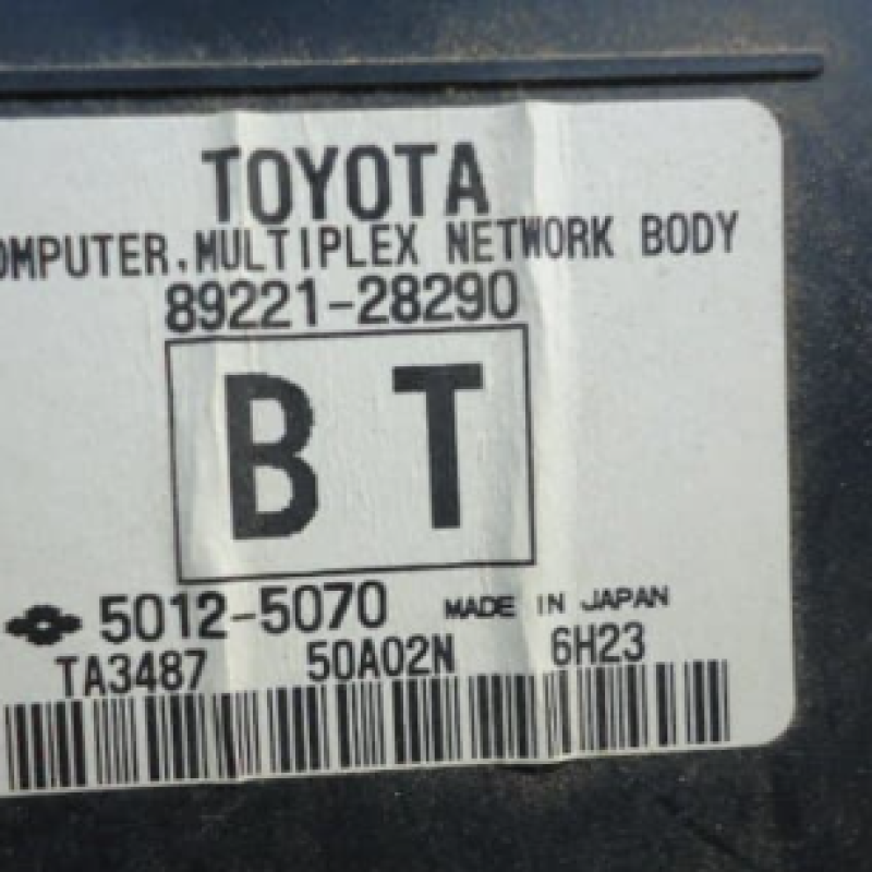 89221-28290 Toyota Noha , Voxy, Esquire Genuine DAA-ZWR80G Fuse Box relay box 23096 Italy t in 82,730-28,620 Voxy