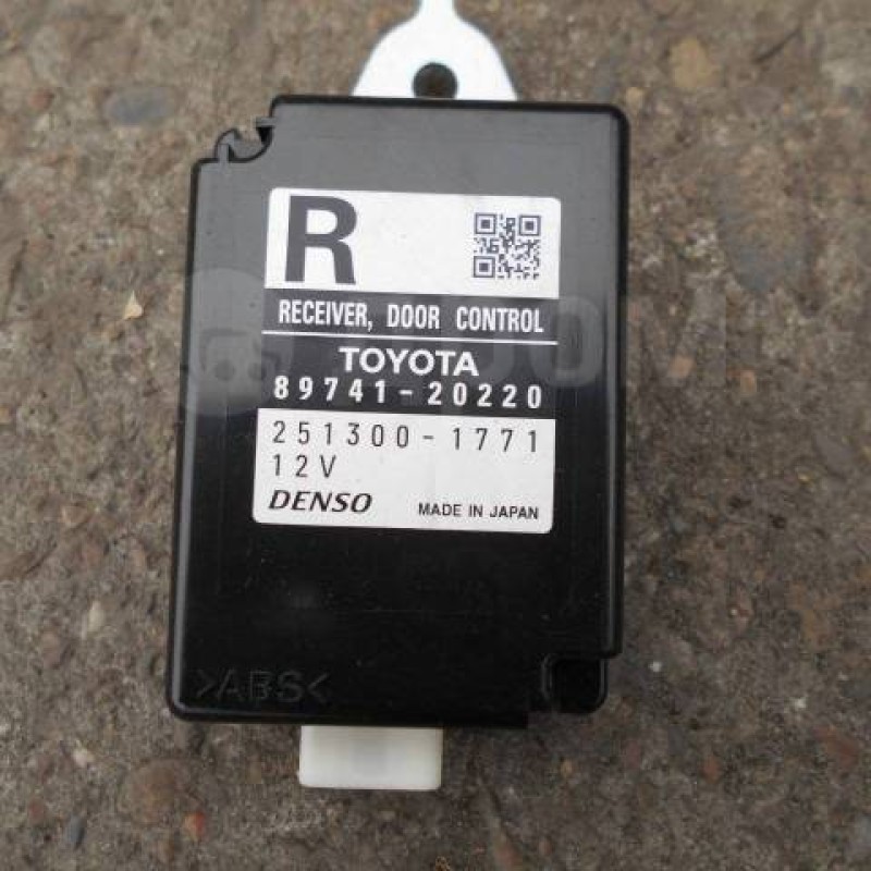 Toyota Allion/ Pimeo Receiver Door Look Control 2013/2014 (89741-20220)